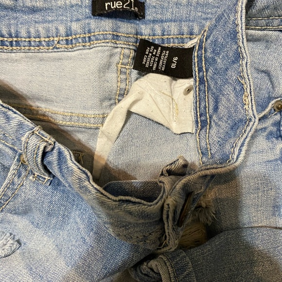 Traded* Rue21 Distressed Denim Shorts - Picture 2 of 3